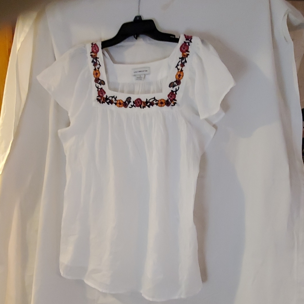 Very pretty Summer Top  XL. Liz Claiborne